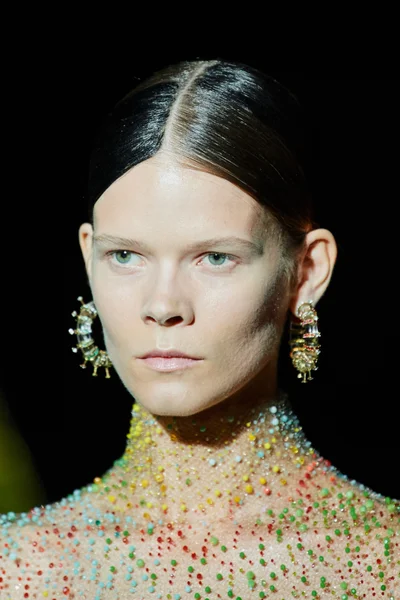 Look 70